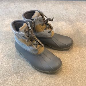 Sperry Saltwater Duck Boots Womens Size 8.5 Grey Pale Yellow Varsity Stripe Wool